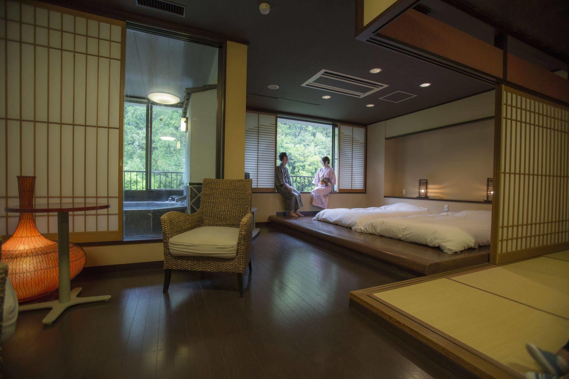 Yamanakaonsen Ohanami Kyubei Каґа Екстер'єр фото